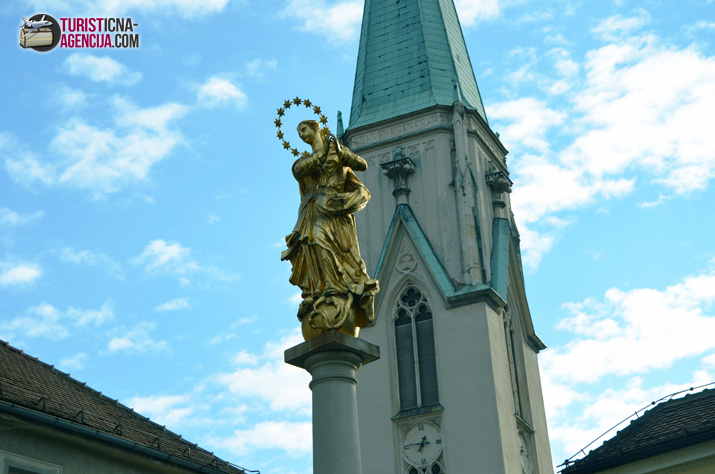 Celje spomenik cerkev